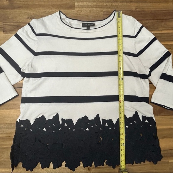 Lane Bryant Floral Appliqué Lace Hem 3/4 Sleeve Navy Stripe White Sweater 18/20 - Picture 7 of 11